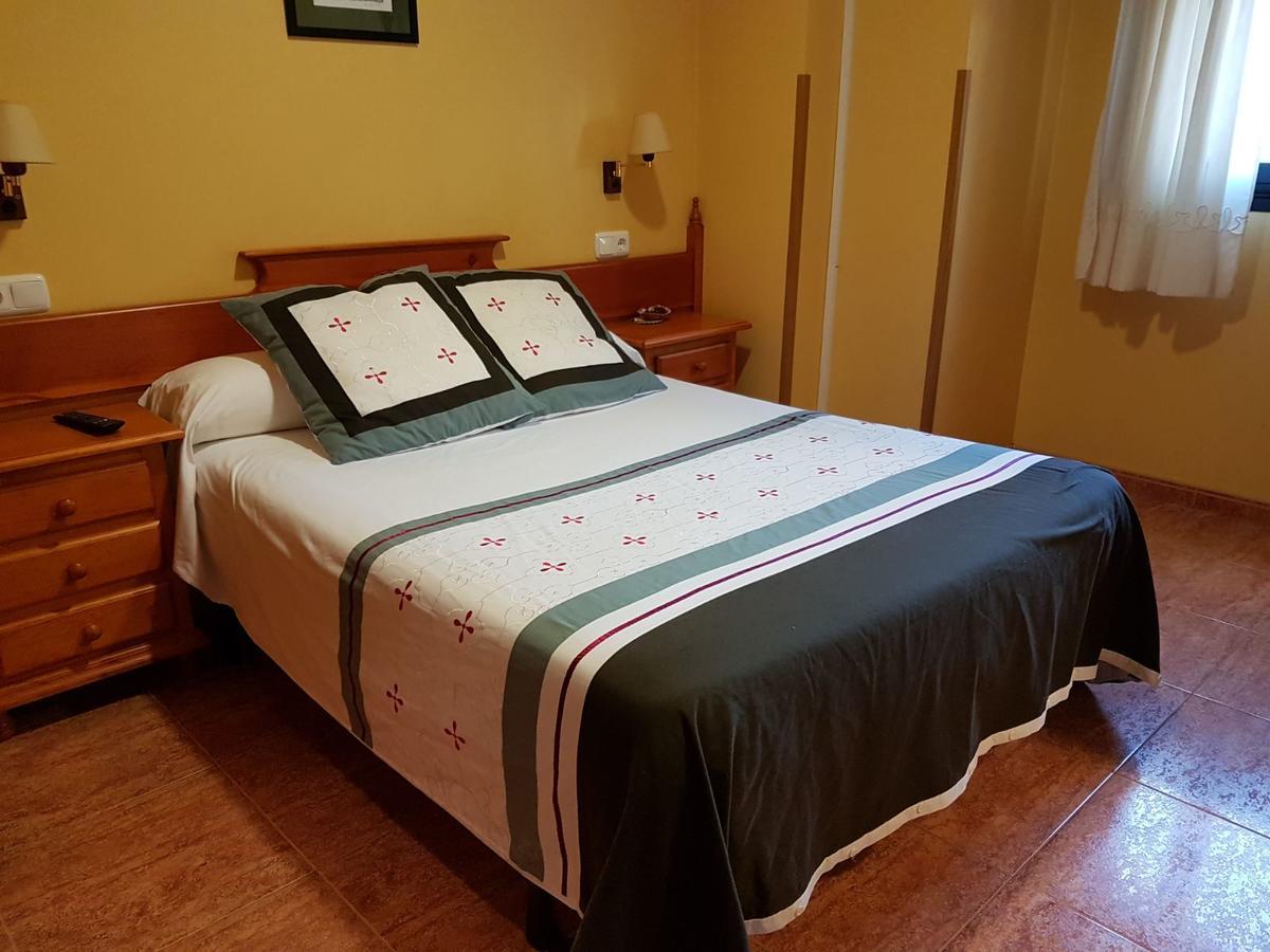 Hostal Los Nogales Cangas De Narcea Exterior foto
